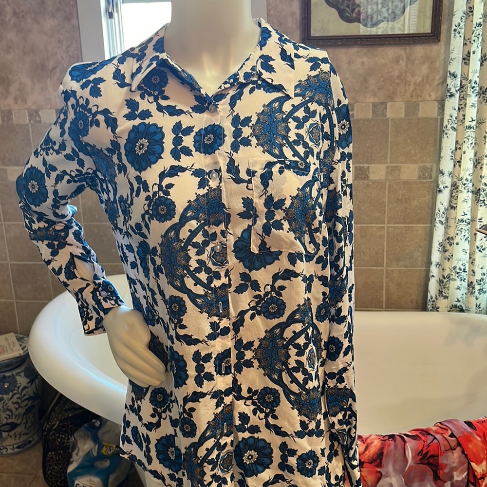 Beautiful Worthington button down blouse!  Like new! Size large